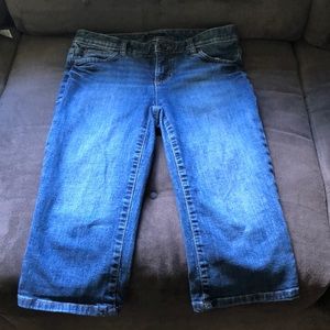 ⭐️🎉Women’s Tommy Hilfiger Jean Capri pants size 2